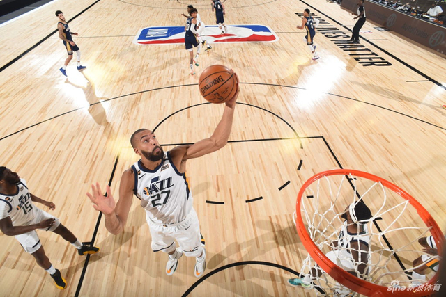 NBA常规赛前瞻：马刺VS凯尔特人，究竟是凯尔特人队延续连胜势头，还是马刺队爆冷取胜？.